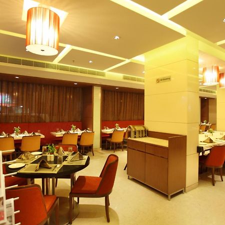 Comfort Inn Legacy Rajkot Restaurant foto