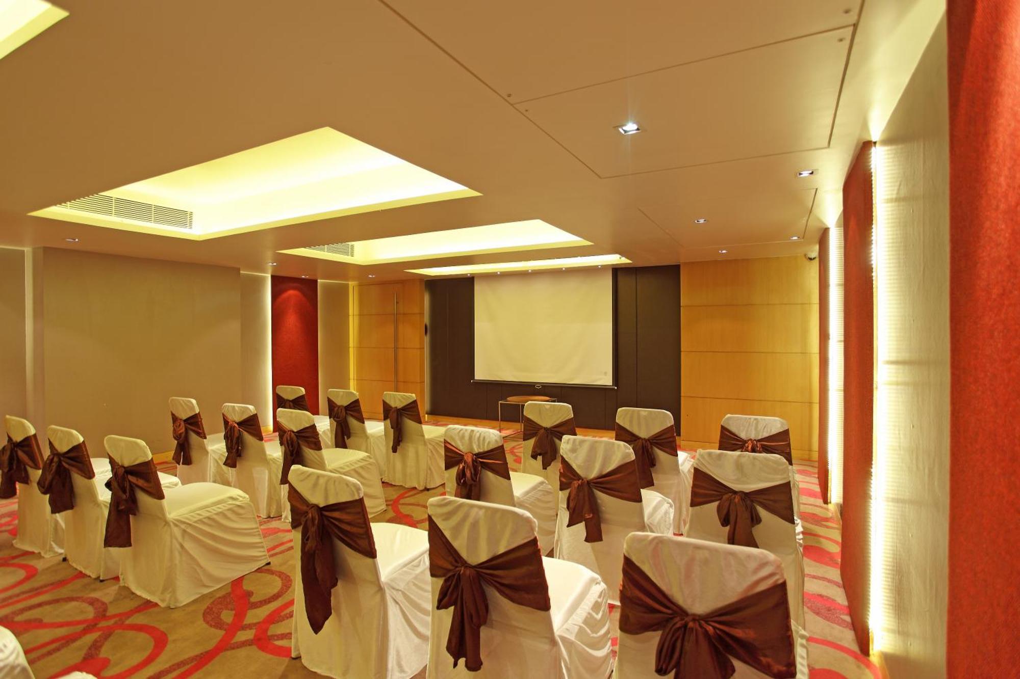 Comfort Inn Legacy Rajkot Business foto