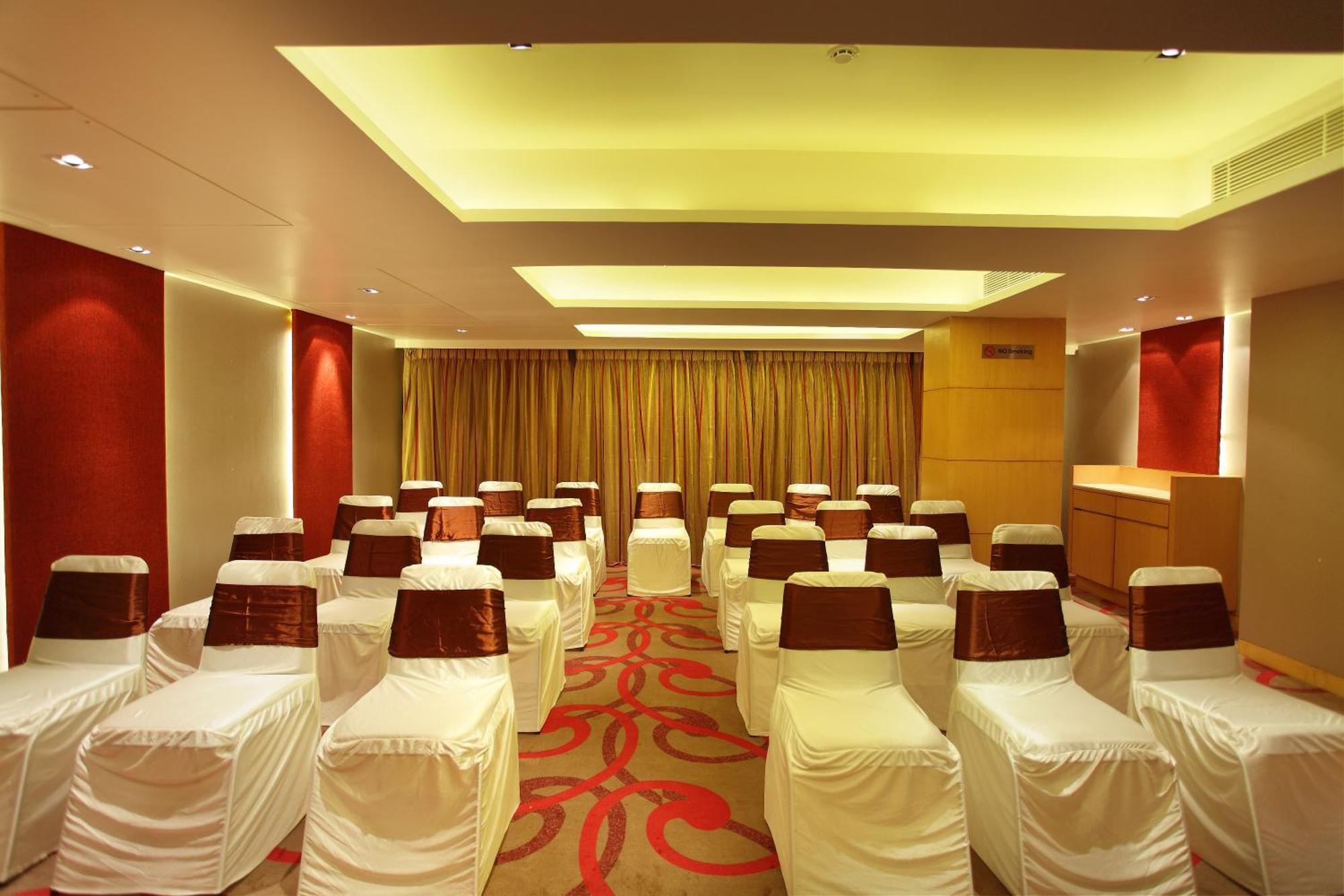 Comfort Inn Legacy Rajkot Business foto