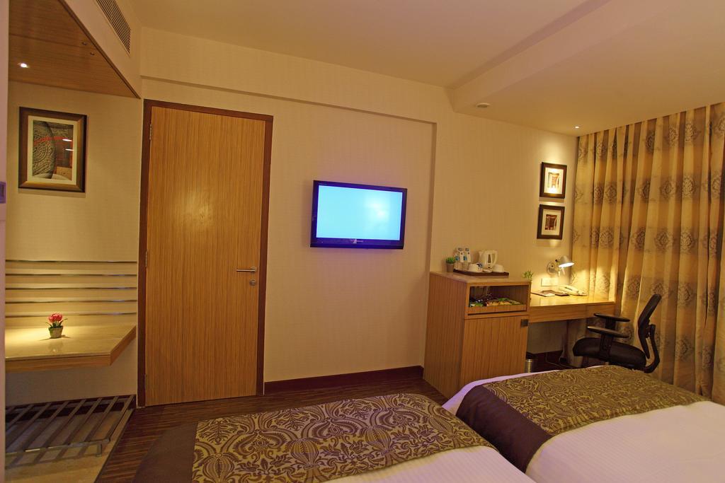 Comfort Inn Legacy Rajkot Exterior foto