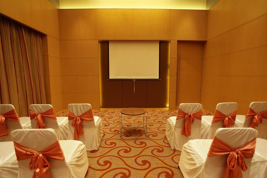 Comfort Inn Legacy Rajkot Exterior foto