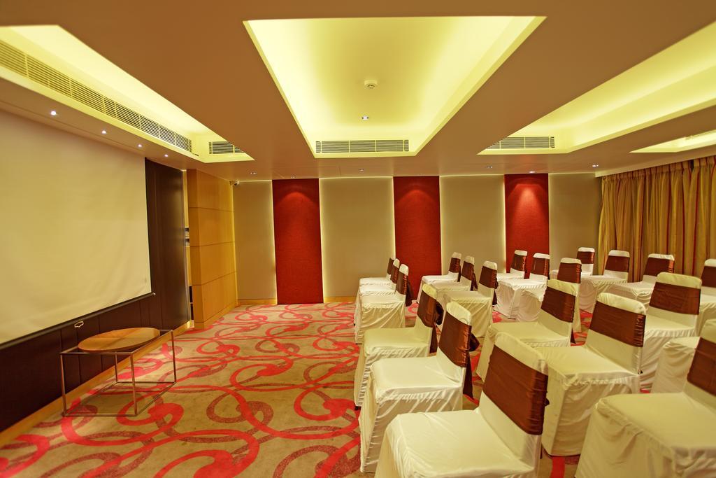 Comfort Inn Legacy Rajkot Exterior foto