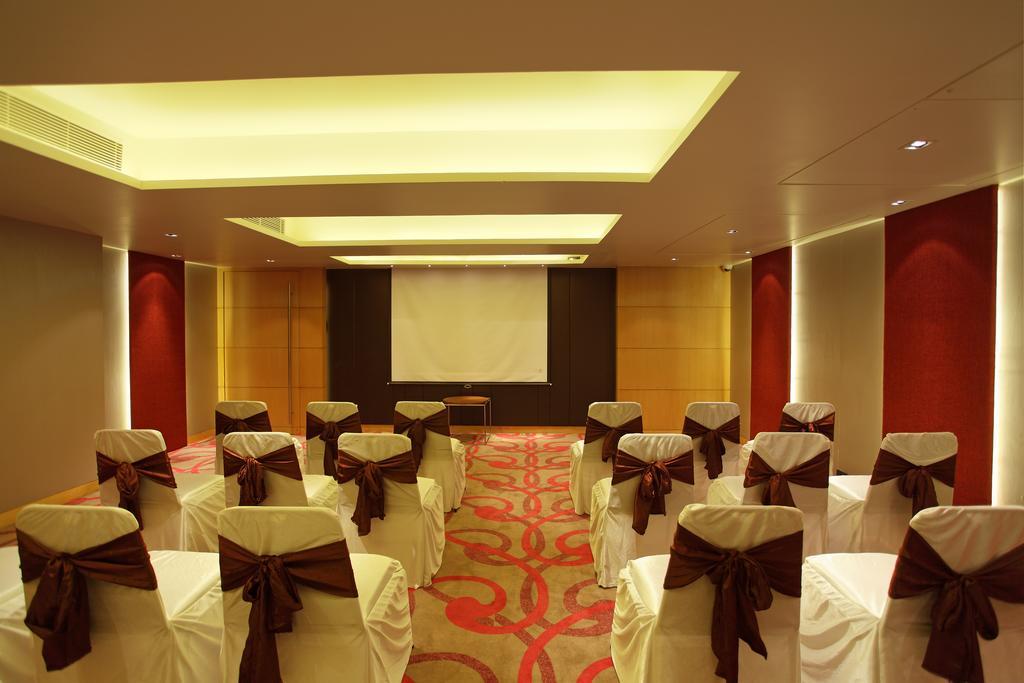 Comfort Inn Legacy Rajkot Exterior foto