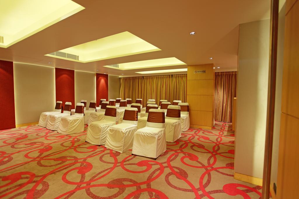 Comfort Inn Legacy Rajkot Business foto