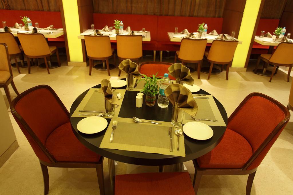 Comfort Inn Legacy Rajkot Exterior foto