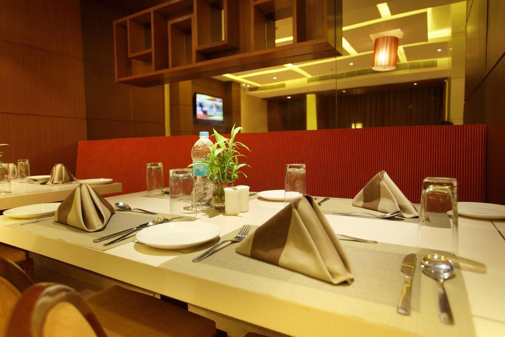 Comfort Inn Legacy Rajkot Exterior foto