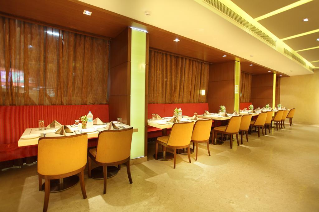 Comfort Inn Legacy Rajkot Exterior foto