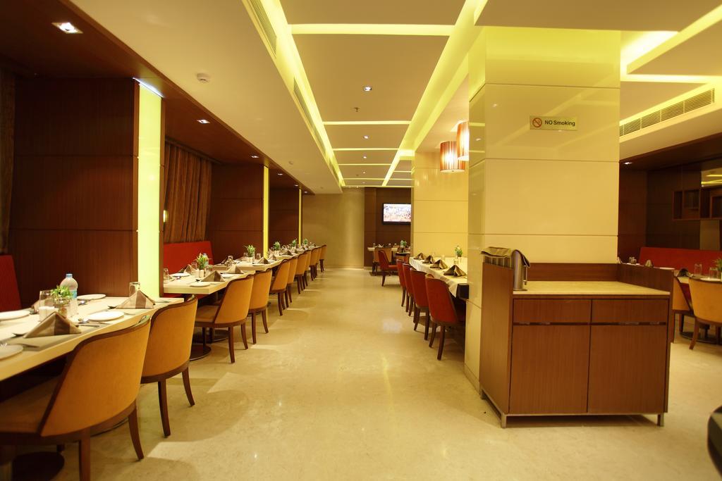Comfort Inn Legacy Rajkot Exterior foto
