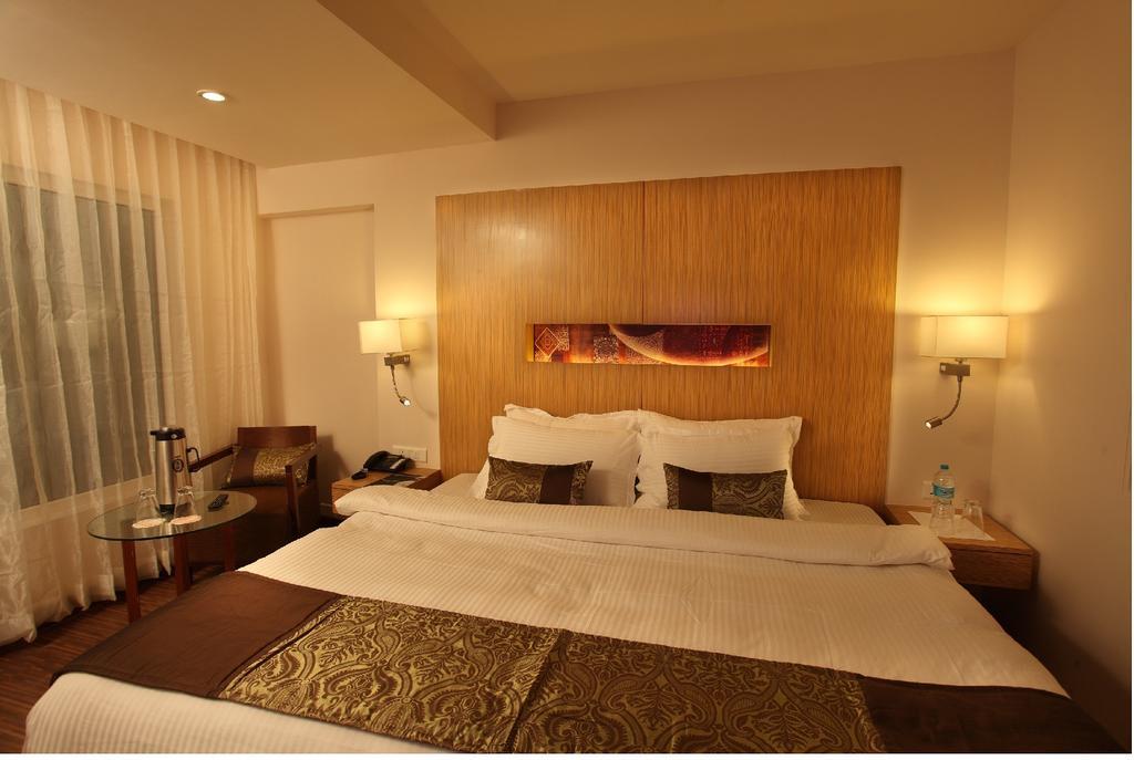 Comfort Inn Legacy Rajkot Exterior foto
