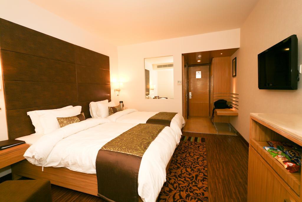 Comfort Inn Legacy Rajkot Exterior foto